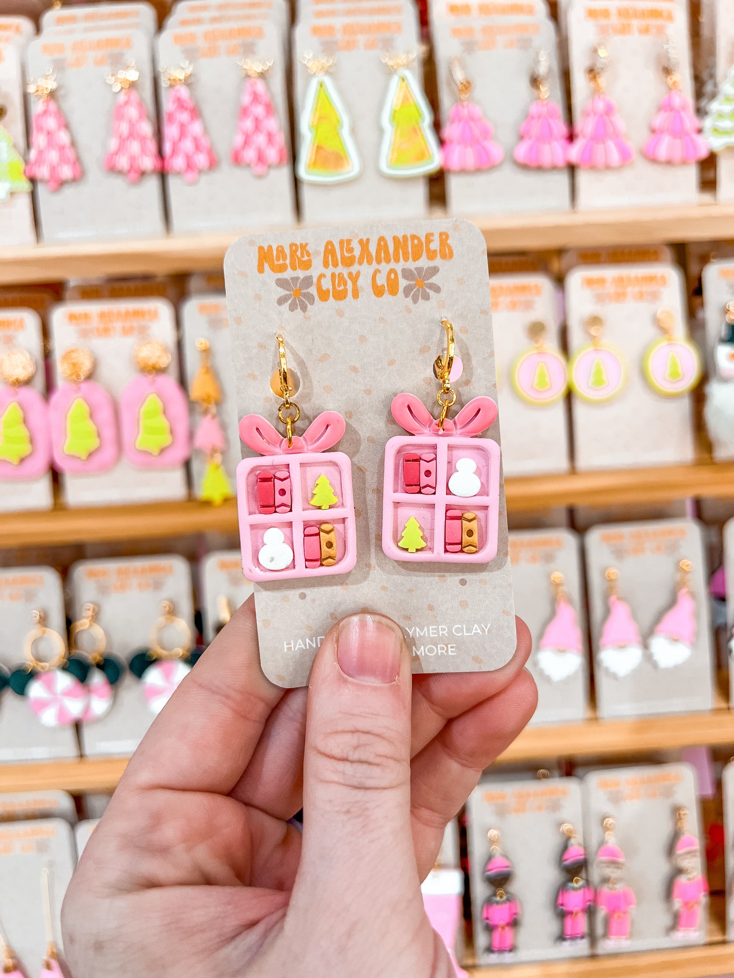 Gift Wraped Bookshelf Huggies