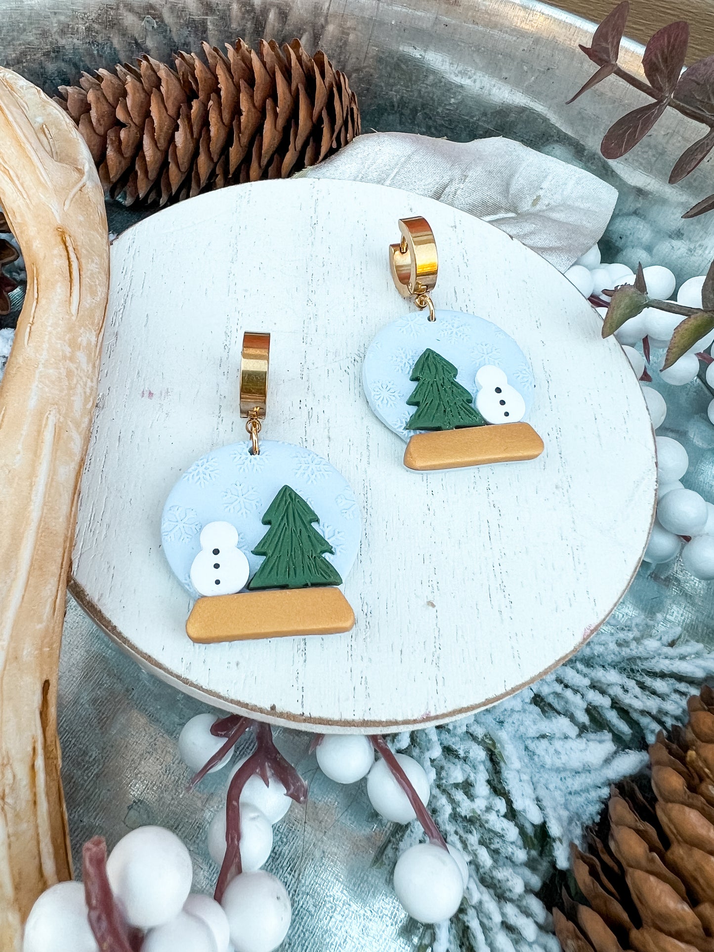 Snow Globe Huggies
