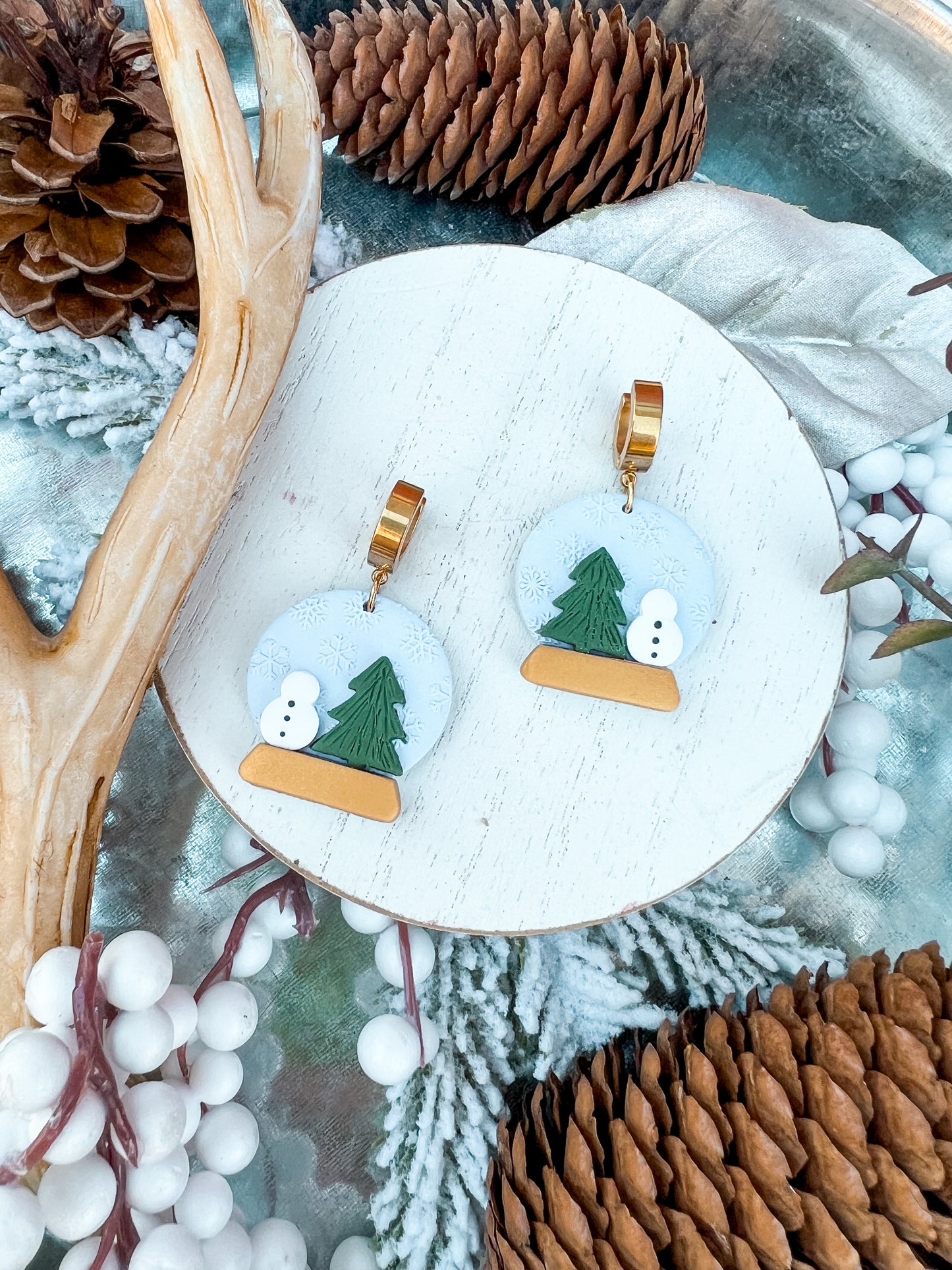 Snow Globe Huggies
