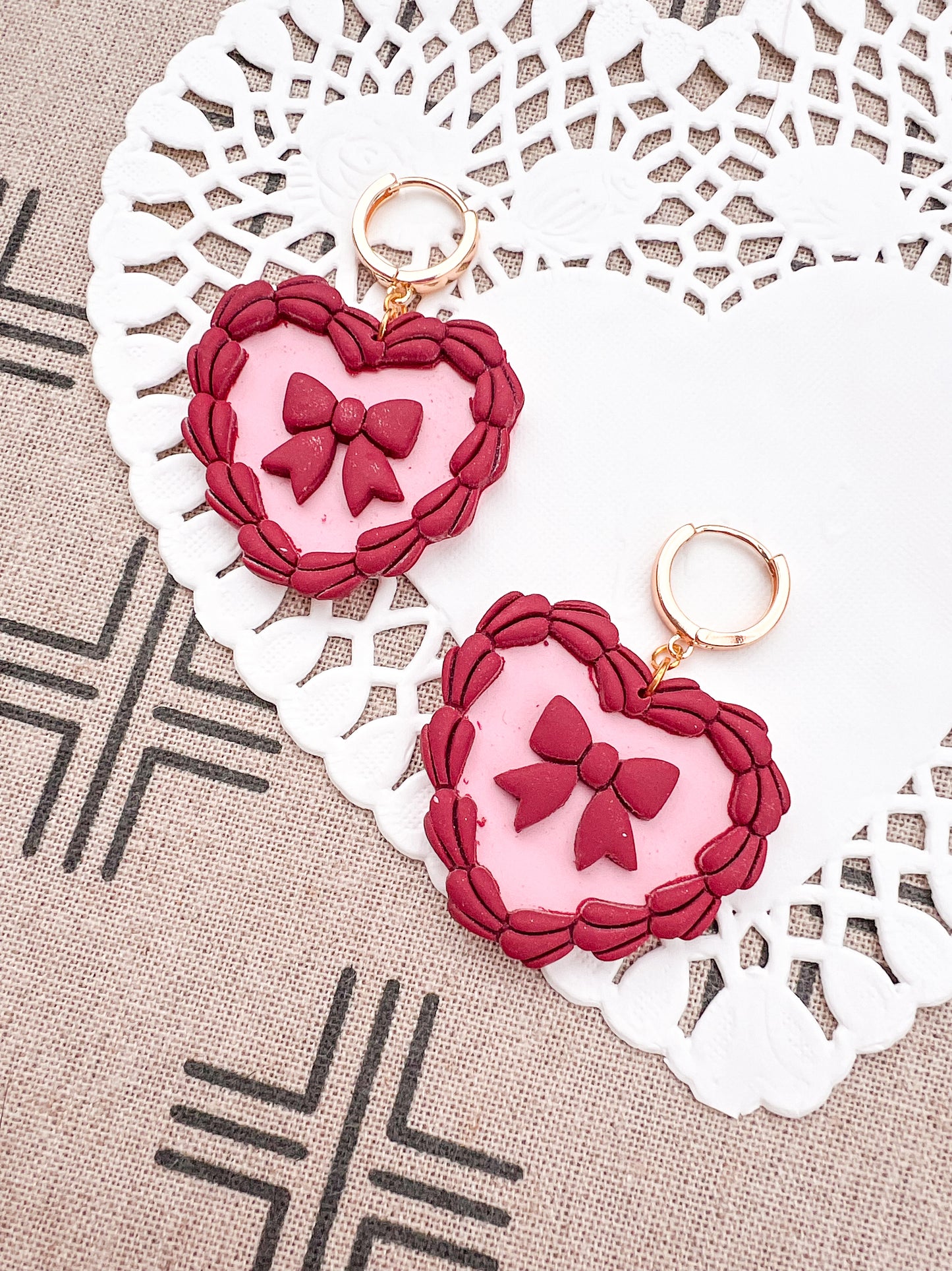 Bow Heart Cake Huggies