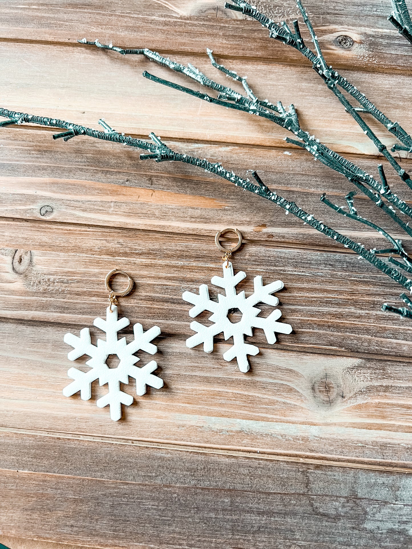 Jumbo Snow Flake Huggies